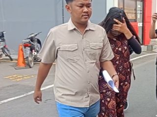 Viral ! Wanita Pemukul Bocah SD Di Kota Mojokerto Ditetapkan Tersangka Akhirnya Disel