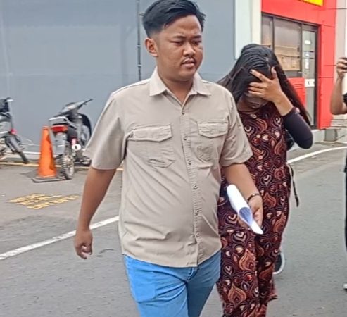 Viral ! Wanita Pemukul Bocah SD Di Kota Mojokerto Ditetapkan Tersangka Akhirnya Disel