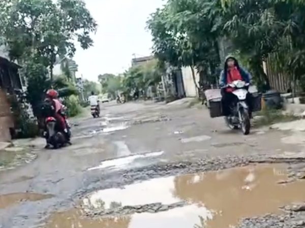 Tak Tersentuh Pemeliharaan Pembangunan Fasum, Warga Perum Griya Jetis Permai Ancam Tanami Pohon Pisang
