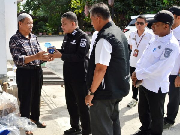 Wali Kota Palu Serahkan Water Meter, Dorong Transparansi Penggunaan Air Tanah