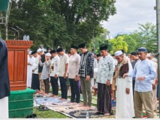 Bupati Dan Wakil Bupati Toli-Toli Laksanakan Shalat Idul Adha 1447 H Di Taman Kota GMB Bersama Ribuan Warga Di Lokasi Taman Kota GMB
