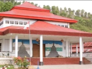 Bupati Toli Toli Ambran Yahhya Rayakan Tri Suci Hari Raya Waisak Bersama Umat Budha