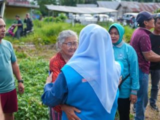 Wagub Reny Lamadjido Pastikan Penanganan Cepat, Wagub Sulteng Sambangi Korban Gempa Di Sigi Dan Palu Saat Mengunjungi Warga