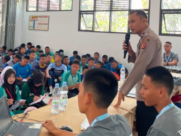 Polsek Darangdan Bekali Siswa Baru dengan Edukasi Tertib Berlalu Lintas dan Bahaya Narkoba, Bentuk Generasi Berkarakter Sejak Dini