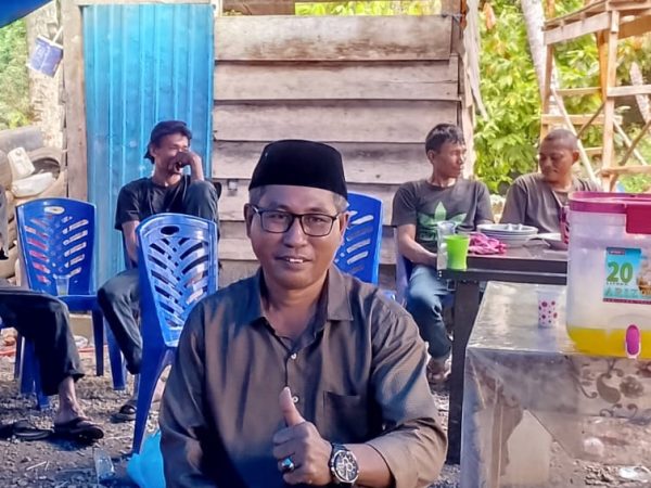 HAERUDIN AZIS Bersama Istri Nyatakan Hak Pilih Di TPS 2 SDN Ganda-Ganda Pada Pilkades Serentak Morowali Utara