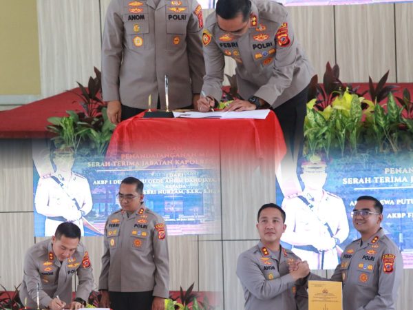 Tongkat Estafet Kepemimpinan Resmi Beralih, Laporan Kesatuan dan Penandatanganan Memori Serah Terima Jabatan Kapolres Purwakarta Berlangsung Khidmat