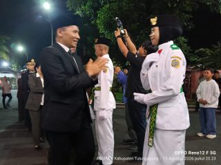 "77 Putra-Putri Terbaik Dikukuhkan, PLT Bupati: Jadilah Paskibraka yang Membanggakan"Di Hadapan Bendera Merah Putih, Harapan dan Doa Tertitip Pada Generasi Muda Tulungagung