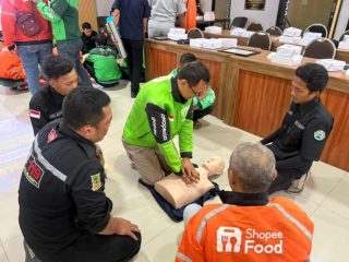 Polres Mojokerto Kota Bekali Ojol PPGD Penanganan Penyelamatan Korban Laka Di Jalan Raya