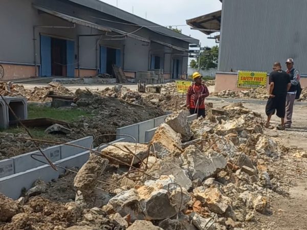 Di Gudang Bulog Lamongan Di Duga Terdapat Proyek Siluman