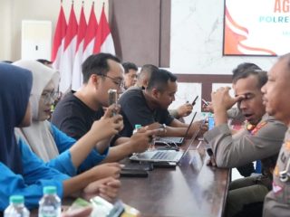 Dukung Tugas Sebagai Agen Pendaftar Perlindos, Anggota Polres Mojokerto Kota Lakukan Registrasi IKD