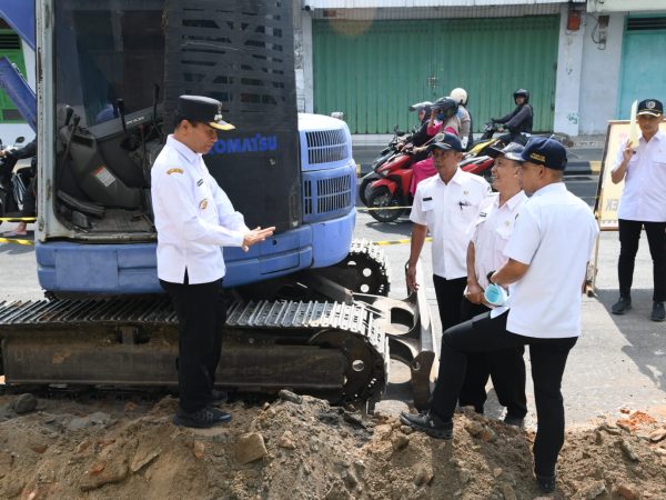 Plt Bupati Tulungagung Turun Tangan Benahi Wajah Kota, Soroti Drainase Buntu Dan Semrawutnya Kabel Udara Di Pusat Kota