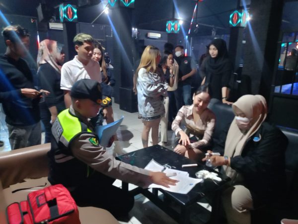 Cegah Penyalahgunaan Narkotika, Satnarkoba Polres Mojokerto Kota Razia Tempat Hiburan Malam