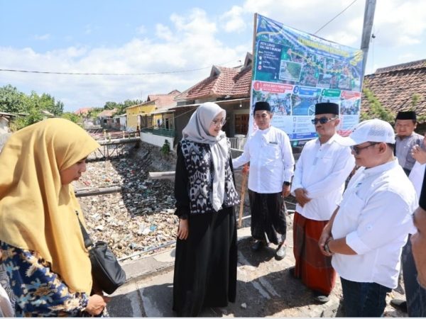 Tinjau Sungai Kalimati, Bupati Ipuk Siapkan Penanganan Terintegrasi dan Berkelanjutan