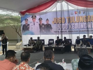 Di Desa Tapan, Jogo Tulungagung Kecamatan Kedungwaru Bahas Tuntas KTP Elektronik!