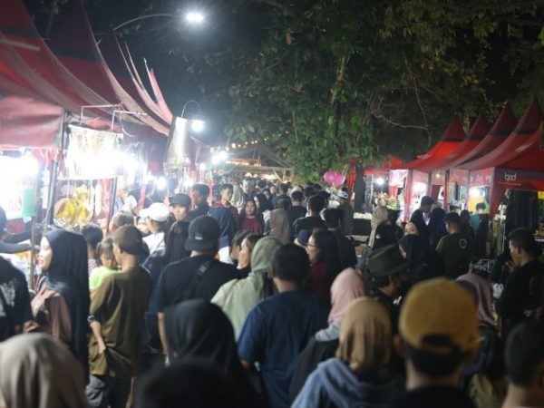 Gandrung Sewu 2026 Dongkrak Penjualan Pedagang, Omzet Es Jeruk Tembus Rp1 Juta per Hari